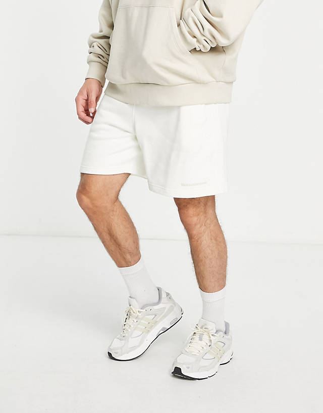 adidas Originals - x pharrell williams premium basics shorts in off white