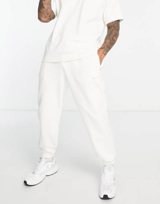 adidas Originals x Pharrell Williams – Premium – Naturvita mjukisbyxor