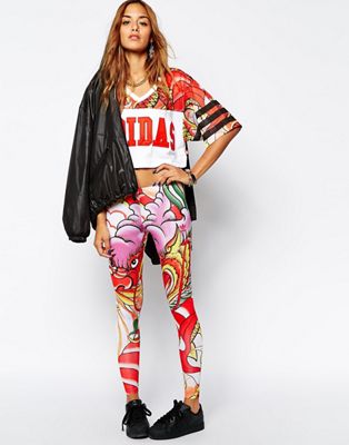 Adidas Originals X Rita Ora - Top court à imprimé dragon | ASOS
