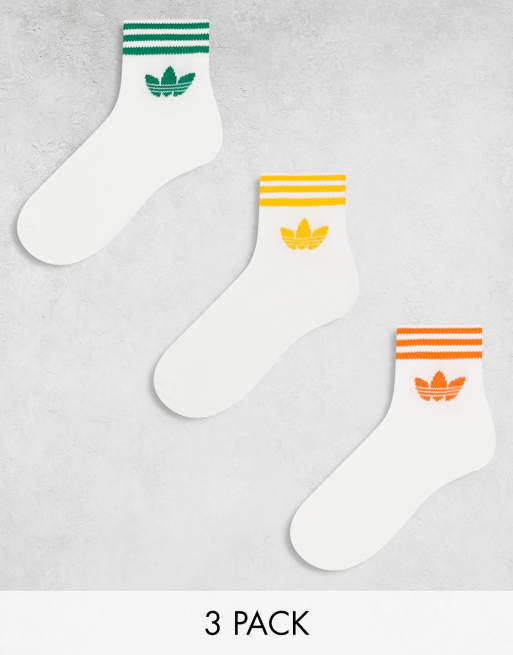 adidas Originals – Zestaw 3 par białych skarpetek do kostki z jaskrawym nadrukiem pasków i logo Trefoil 