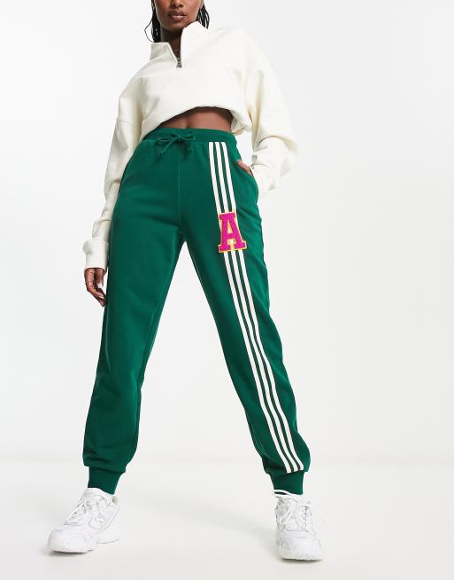 adidas Originals – Zielone joggersy z logo w uczelnianym stylu