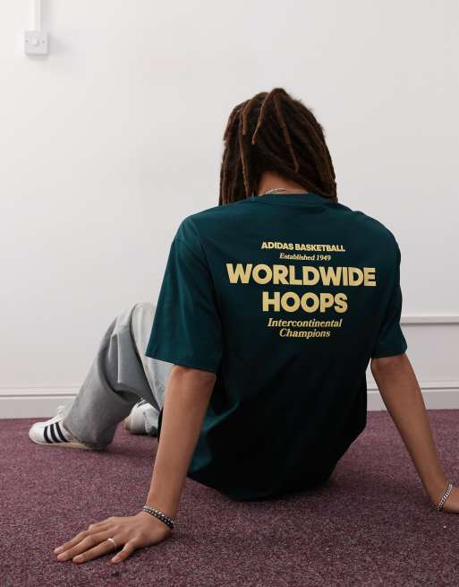 adidas Originals – Zielony T-shirt z grafiką z motywem koszykówki