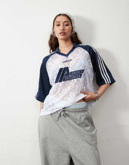 adidas Originals - Zomers voetbalshirt in witte kant 