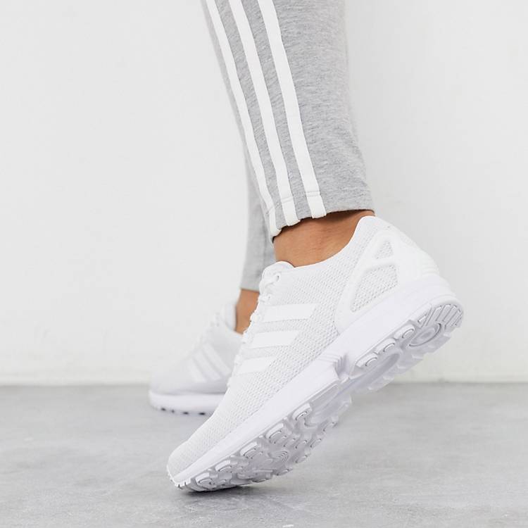 An event Get used to Elucidation adidas Originals – ZX Flux – Białe buty sportowe | ASOS