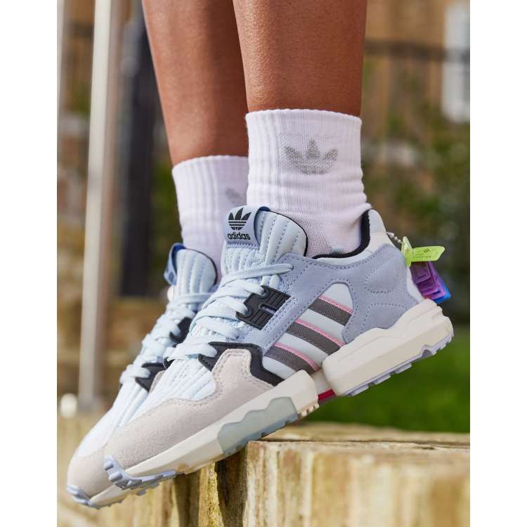 White adidas torsion store trainers