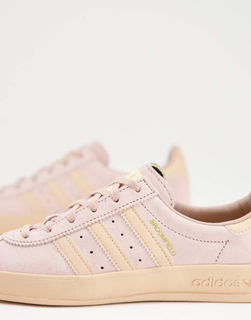 Adidas dust clearance pink shoes