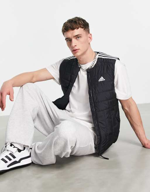 adidas – Outdoor Lite – Gestepptes Gilet in Schwarz mit drei Streifen