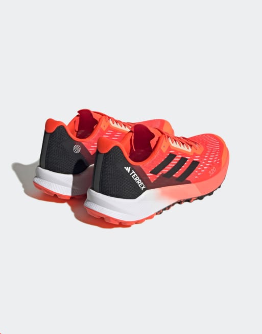 adidas Outdoor Terrex Sneakers in oranje en zwart ASOS