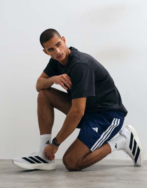 adidas pantaloncini Training Essentials con 3 strisce blu, 3 di 5