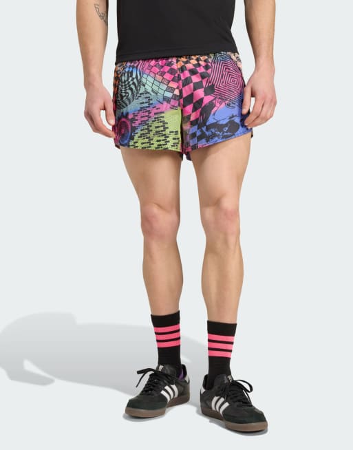 adidas Performance – Adidas x Jeremy Scott – Shorts in Bunt/Semi Lucid Fuchsia