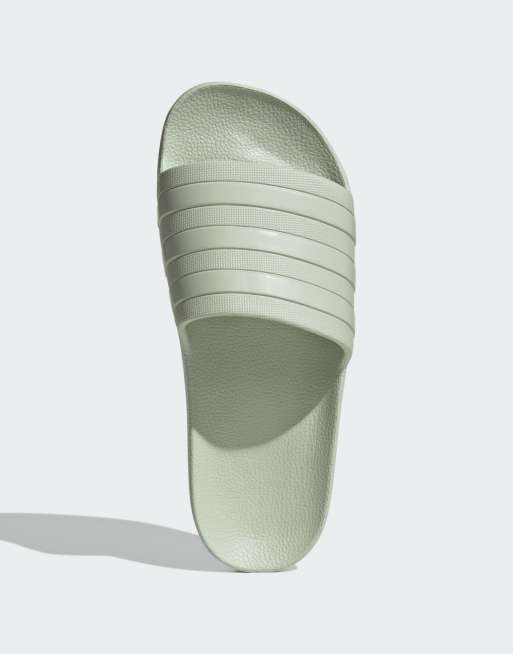 adidas Performance – Adilette Aqua – Slider in Leinengrün, 2 von 4