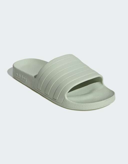 adidas Performance – Adilette Aqua – Slider in Leinengrün, 3 von 4