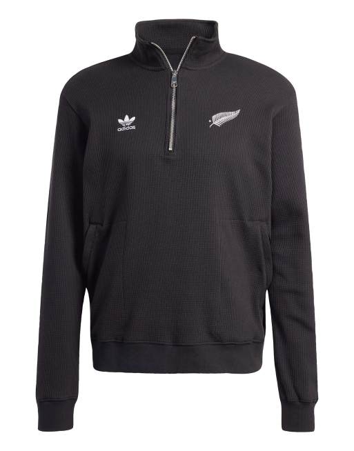 adidas performance – All Blacks Essentials – Sweatshirt in komplett Schwarz mit Waffelstruktur und kurzem Reißverschluss, 4 von 4