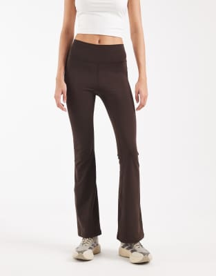 Performance - All Me Essentials - Ausgestellte Leggings in Aurora Coffee-Braun Braun L