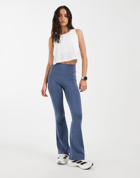 adidas Performance – All Me Essentials – Ausgestellte Leggings in Preloved Ink - view 1