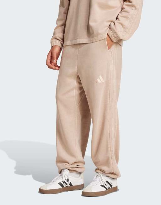 adidas Performance - All SZN - Losse broek van Franse terrystof met wassing in warm zandsteen