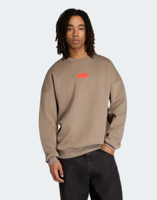 Performance - Audi Formula 1 Team Elevated - Sweatshirt in Simple Brown/Hi-Res Red mit Rundhalsausschnitt Brown M
