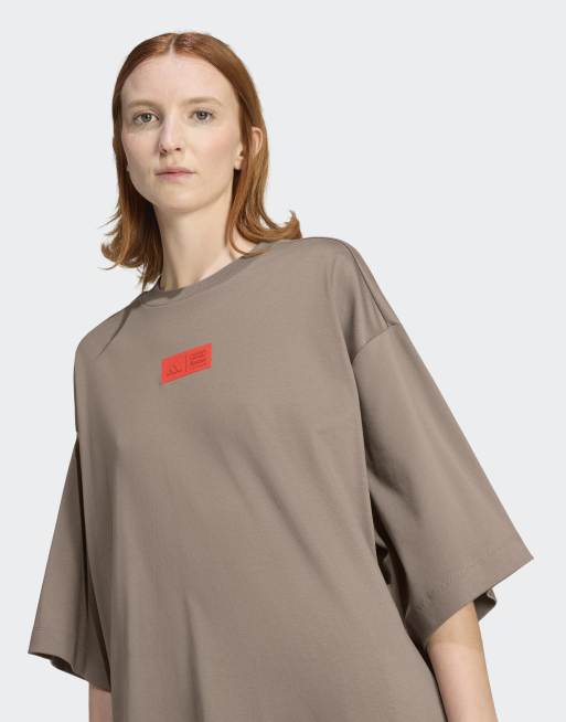 adidas Performance – Audi Formula One Team – Brun och röd t-shirt med korta ärmar och tryck, 3 av 4