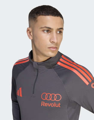 Performance - Audi Formula One Team Mechanics - Jacke in Utility Black / Hi-Res Red mit kurzem Reißverschluss-Schwarz Schwarz L