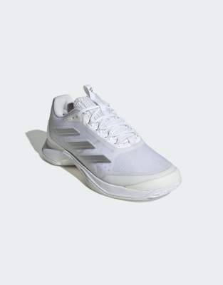 adidas performance - Avacourt 2 Tennisschuhe in Wolkenweiß/Silber-Metallic