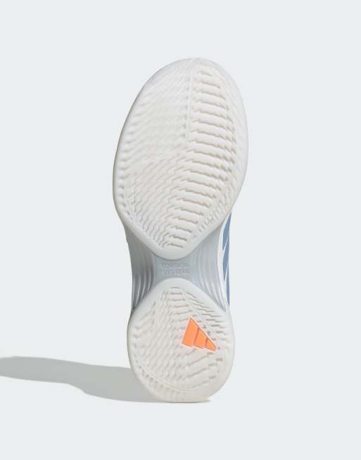 adidas Performance – Avacourt 3 – Svarta, vita och blå tennisskor, 4 av 4