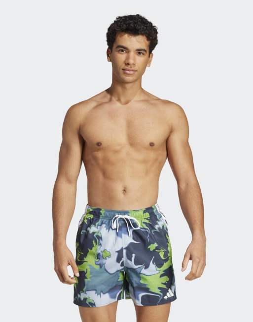 adidas Performance – Batik-Badeshorts in Aurora Ink / Weiß, 5 Zoll Schrittlänge