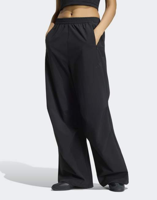 adidas Performance – City – Fallschirmhose aus funktionalem Webstoff in Schwarz, 3 von 5
