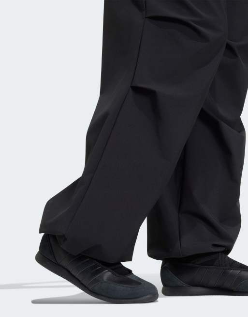 adidas Performance – City – Fallschirmhose aus funktionalem Webstoff in Schwarz, 5 von 5