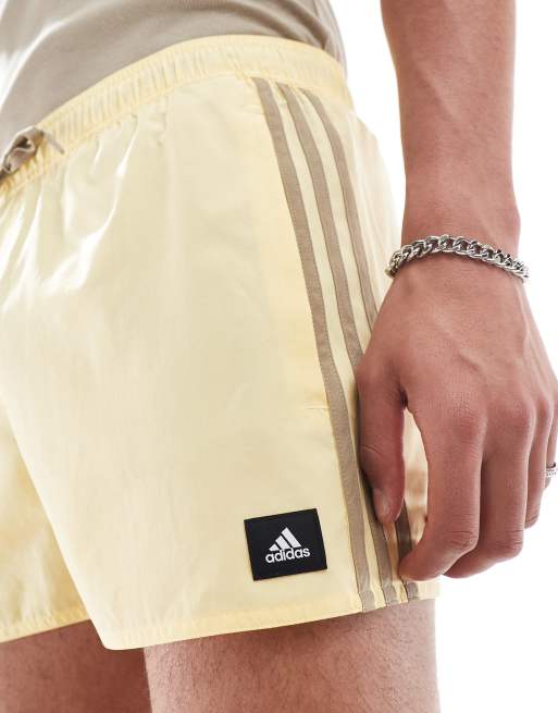 adidas Performance – CLX – Gula, korta badshorts med 3 ränder, 3 av 4