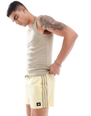 adidas performance - CLX - Pantaloncini da bagno taglio corto gialli con 3 strisce