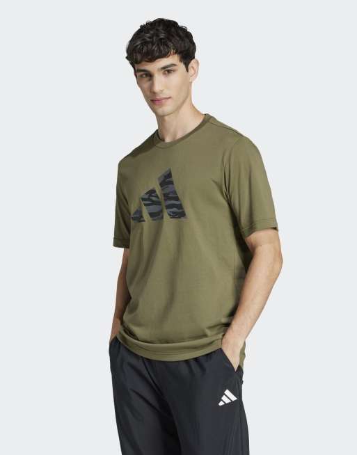 adidas Performance – Codes – Oliwkowy T-shirt z grafiką we wzór moro