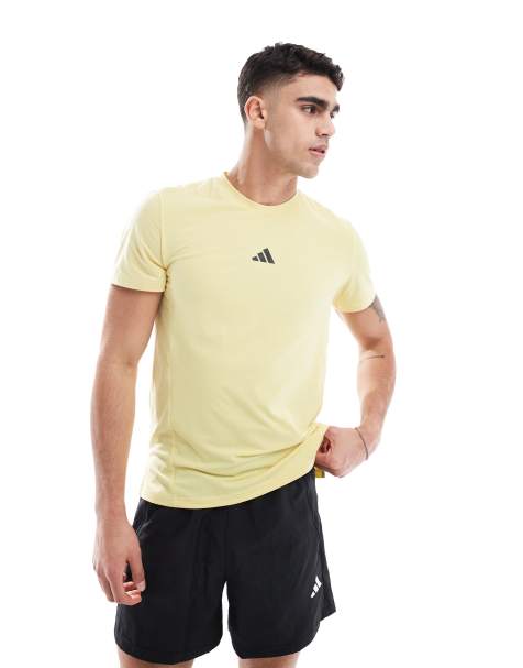adidas Performance - Designed for Training - T-shirt in zacht geel - view 1