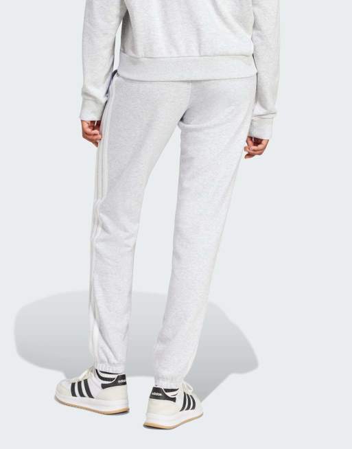 adidas performance Essentials 3-stripes french terry byxor med muddar i ljusgrå melerad / vit, 2 av 4