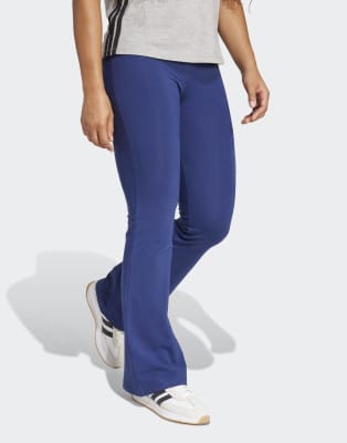 adidas Performance - Essentials - Ausgestellte Leggings in Dunkelblau / Weiß mit kleinem Logo