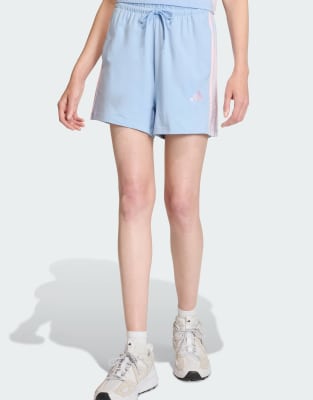 adidas Performance - Essentials - Baumwoll-Shorts in Glow Blue / Clear Pink mit den drei Streifen-Blau