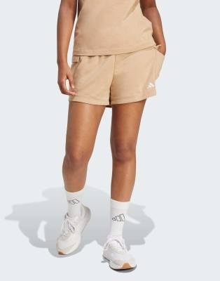 adidas Performance - Essentials - Cargo-Shorts aus French Terry in Warm Sandstone/Weiß mit kleinem Logo-Brown