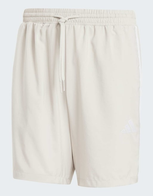 adidas performance – Essentials – Chelsea – Beige och vita shorts med tre ränder, 2 av 4