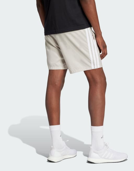 adidas performance – Essentials – Chelsea – Beige och vita shorts med tre ränder, 3 av 4