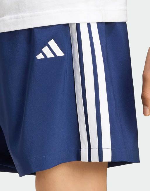 adidas Performance - Essentials - Chelsea - Short tissé léger à 3 bandes - Bleu marine/blanc, 2 de 5