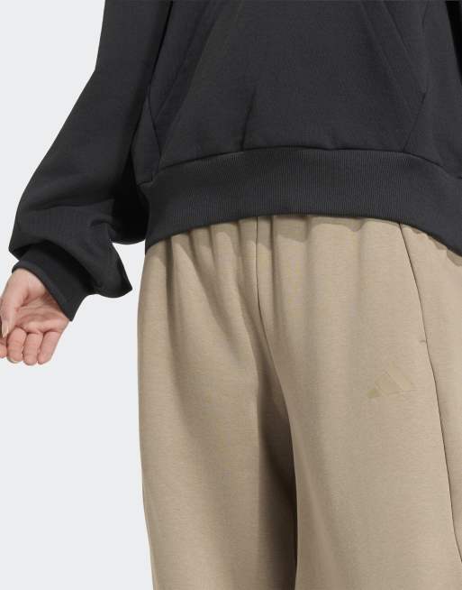 adidas Performance – Essentials Contemporary – Barrel-Hose aus Fleece in Khaki Six, 3 von 4