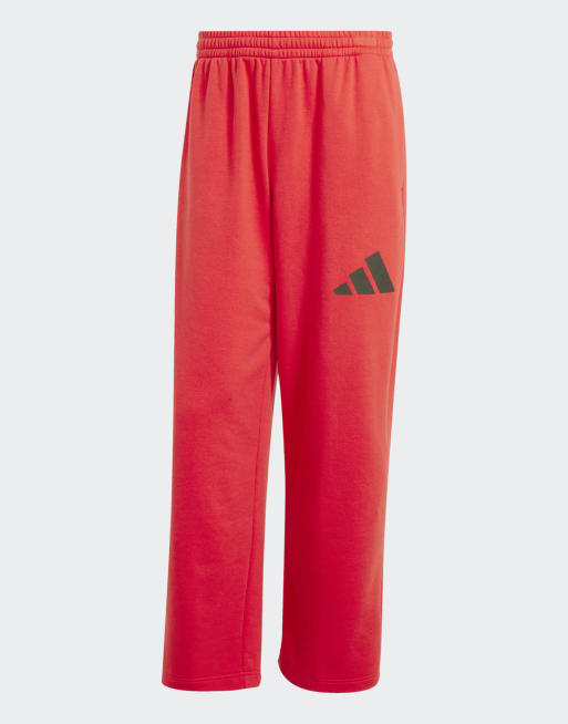 adidas performance – Essentials – Czerwone spodnie dresowe z szerokimi nogawkami i 3 czarnymi paskami z logo, 4 z 4