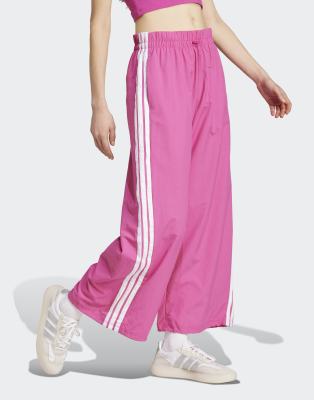 adidas Performance - Essentials - Gewebte Lifestyle-Fallschirmhose in Semi Lucid-Fuchsia / Weiß mit drei Streifen-Rosa