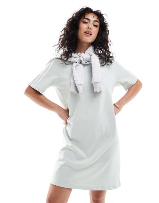 adidas Performance – Essentials – Grön t-shirtklänning i boyfriend-passform med 3 ränder