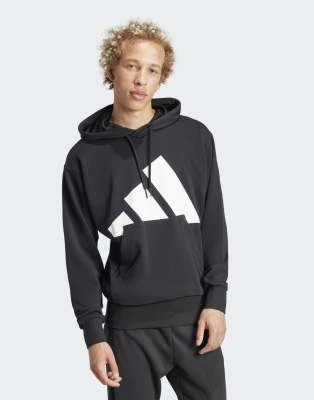 adidas performance – Essentials – Kapuzenpullover aus French Terry in Schwarz / Weiß mit großem Logo