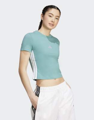 adidas Performance - Essentials - Knappes Slim-Fit-T-Shirt in Powder Teal / Weiß mit den 3 Streifen-Blau