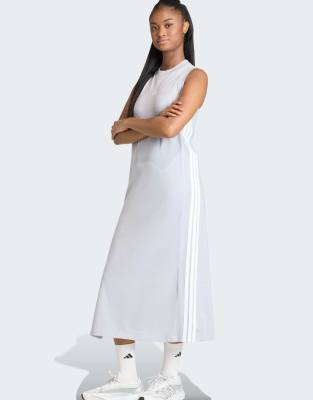 adidas Performance - Essentials - Langes Kleid in Halo Silver / Weiß mit Ringerrücken und den drei Streifen-Silber