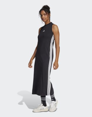adidas performance - Essentials - Langes Kleid in Schwarz / Weiß mit Ringerrücken und den drei Streifen