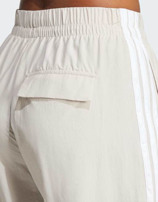 adidas Performance - Essentials - Lifestyle - Geweven parachutebroek met 3-Stripes in beige en wit, 3 van 4