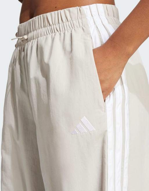 adidas Performance - Essentials - Lifestyle - Geweven parachutebroek met 3-Stripes in beige en wit, 4 van 4