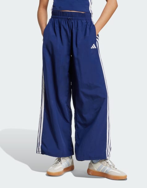 adidas Performance - Essentials Lifestyle - Mørkeblå vævede faldskærmsbukser med 3 hvide striber - view 1